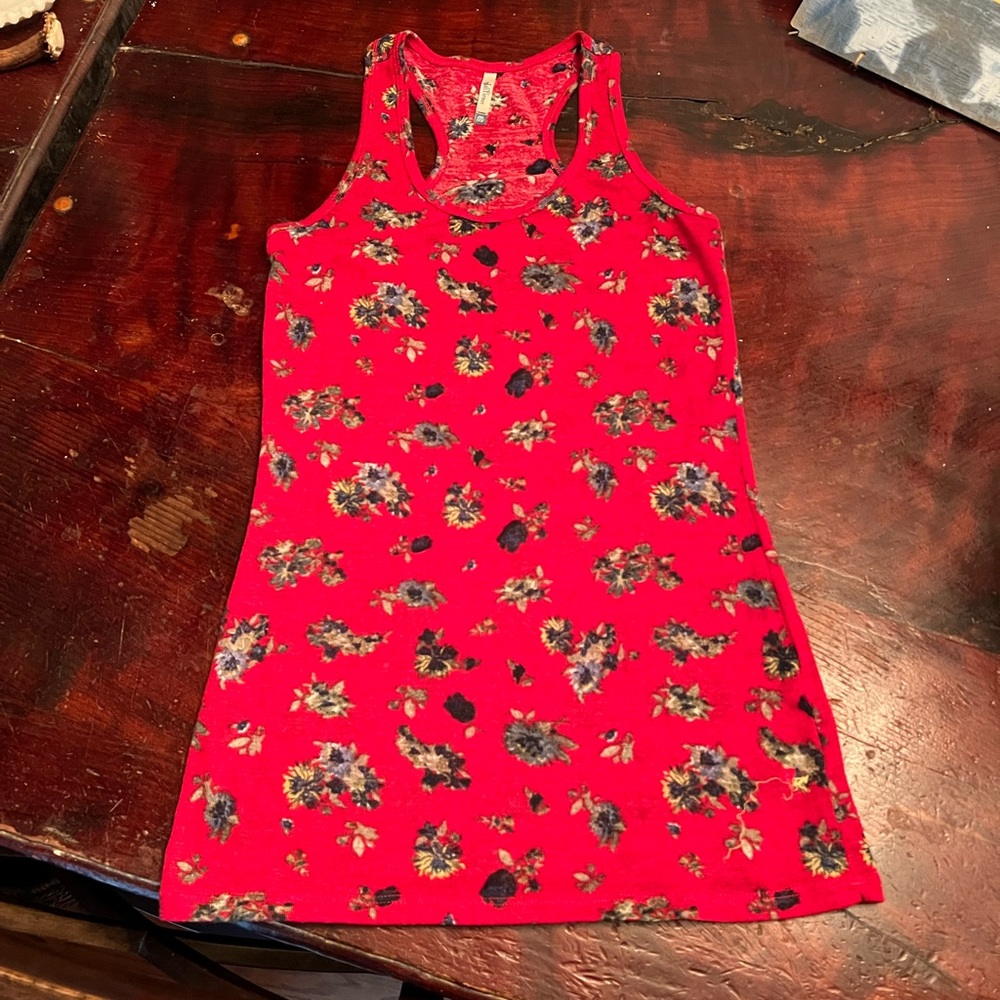 Wallflower tank